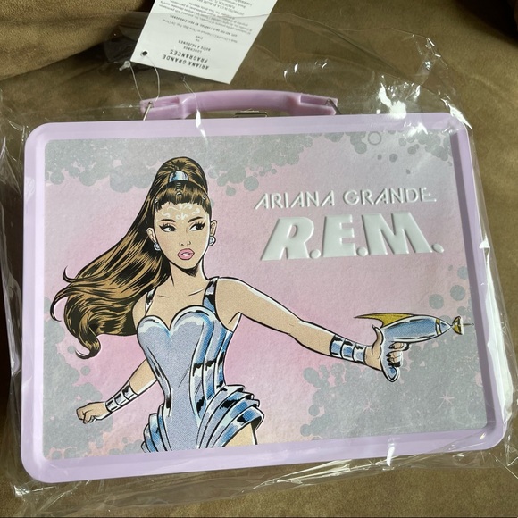 Brand new NWT Plz Read Ariana Grande R.E.M. Lunchbox Limited Edition - Picture 3 of 11
